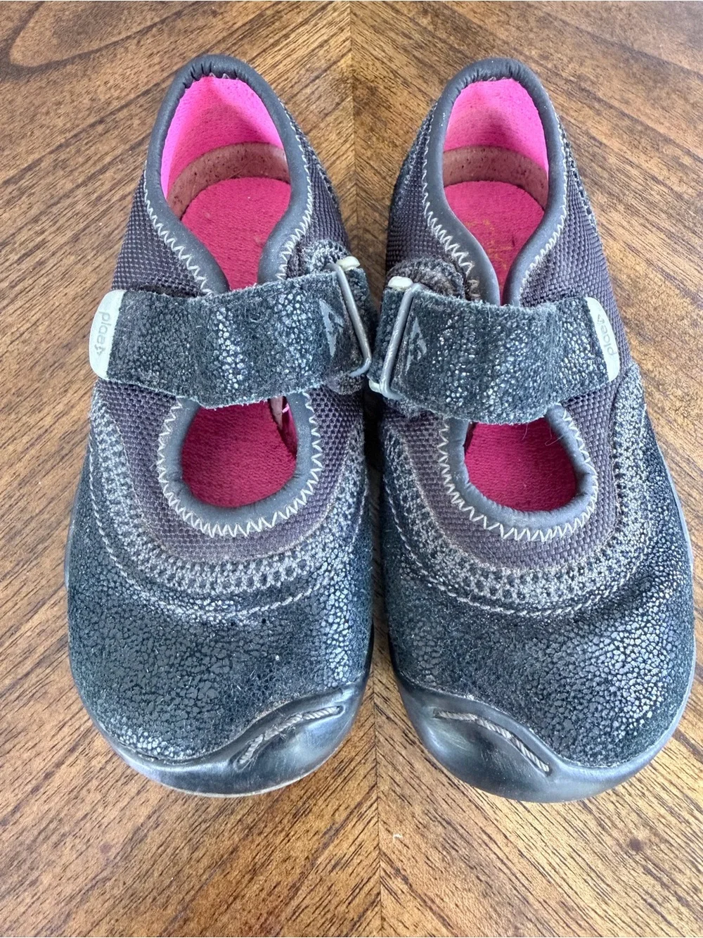 PLAE Girls Emme mary jane style slip-on in Black with Magenta Lining